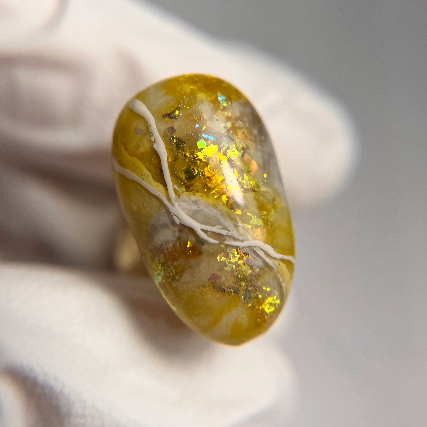 Plummy Olive Quartzy Flakes