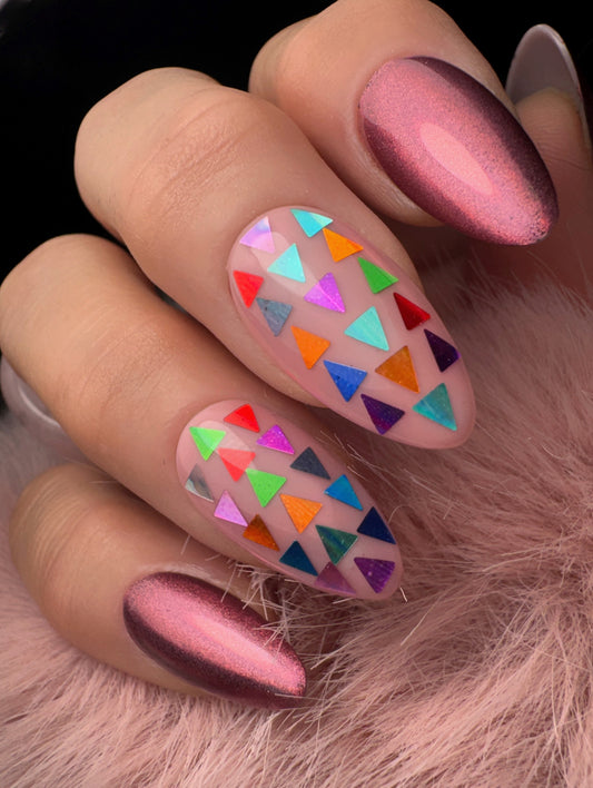 Nails with colorful triangle pattern on a pink fur background