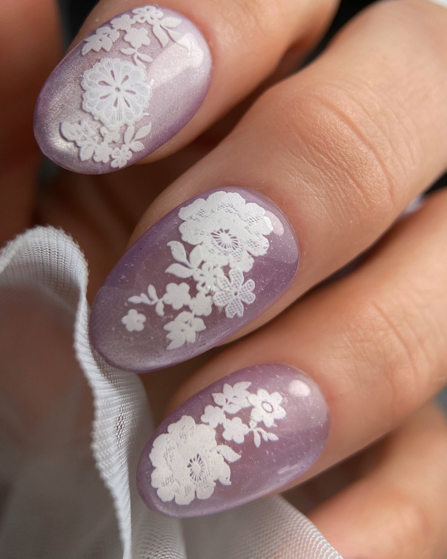 Nails with lace design in a soft purple color