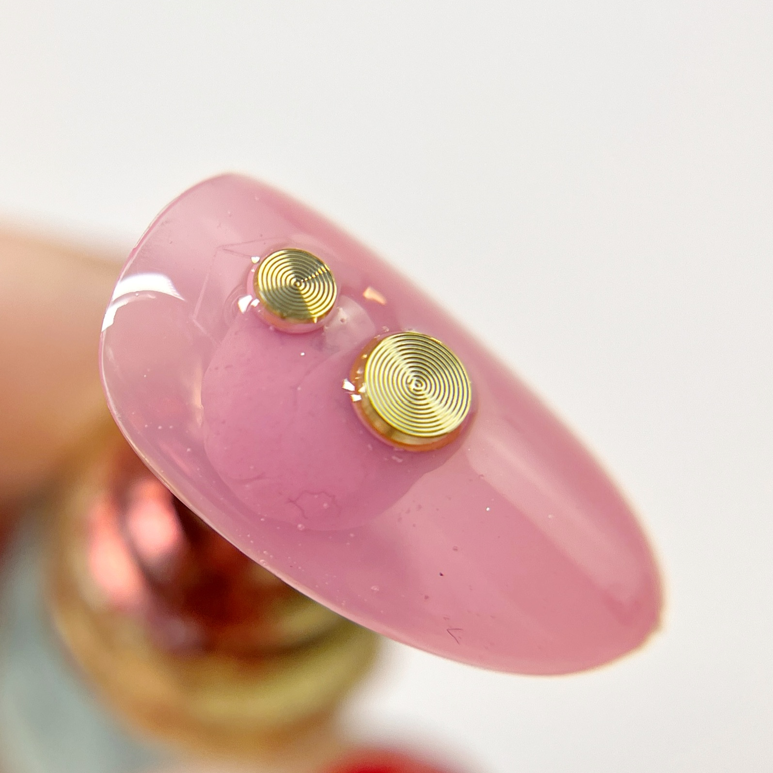 Hand holding decorated nail tip.